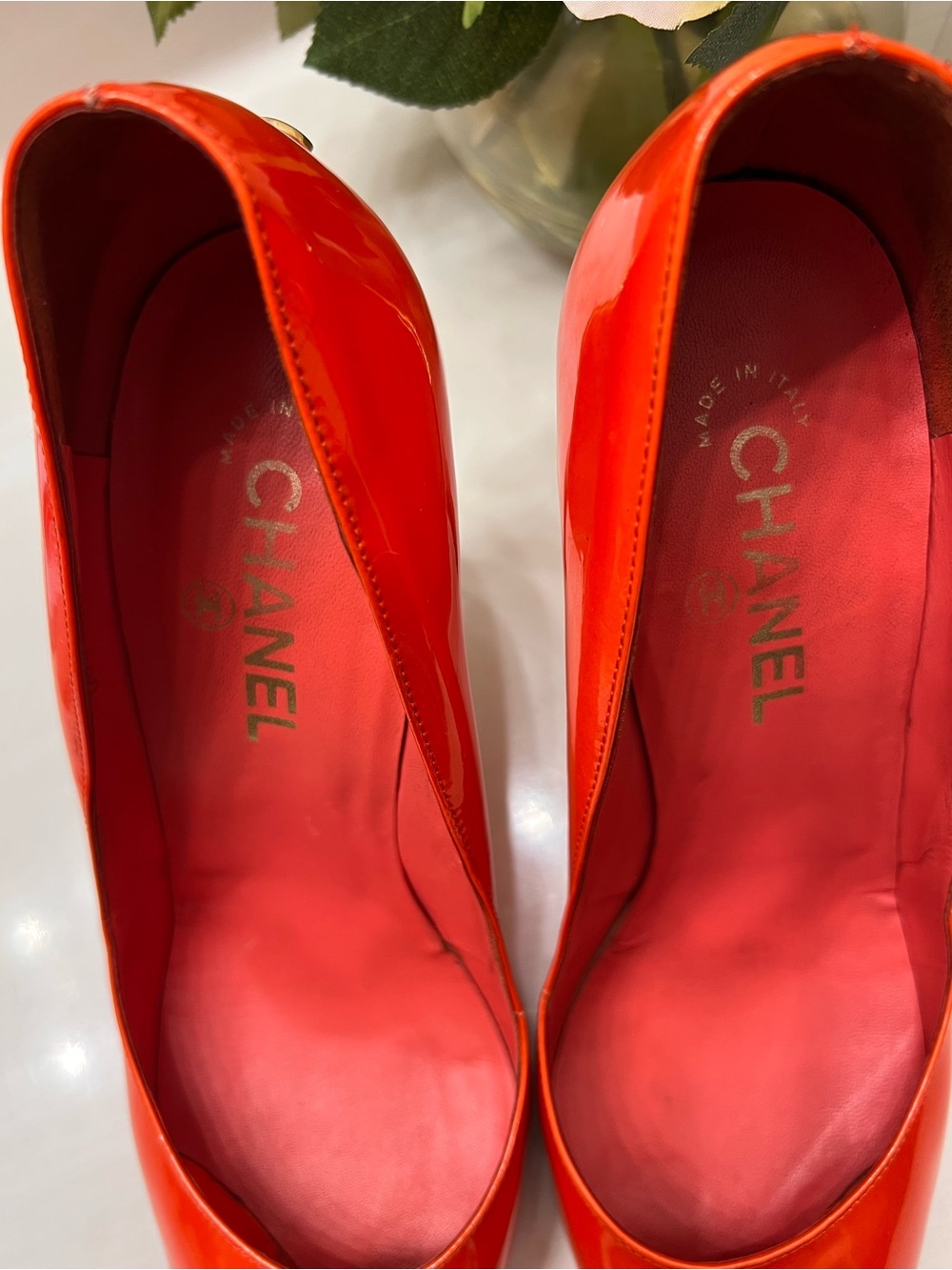 CHANEL Gorgeous Orange Patent Leather Stiletto Pumps with Gold CC Heel 39.5 - Picture 5 of 13